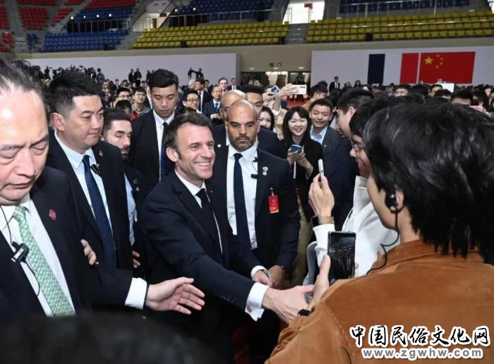 马克龙中英法三语分享访华行程 赞“法中友谊万岁!”
