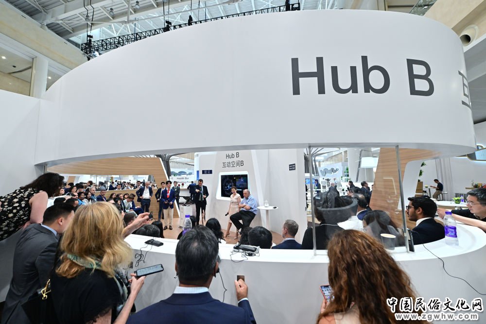 新华全媒+丨夏季达沃斯论坛:嘉宾交流沟通促合作